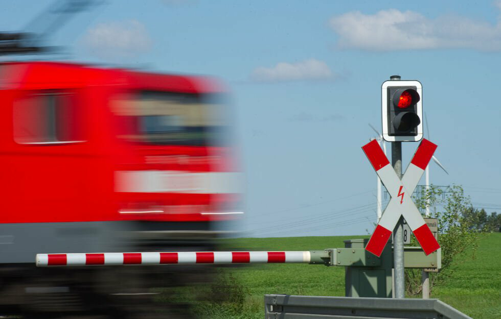 Wichtige Bahnstrecke wird für ein halbes Jahr gesperrt! Schlechte Nachricht für Pendler