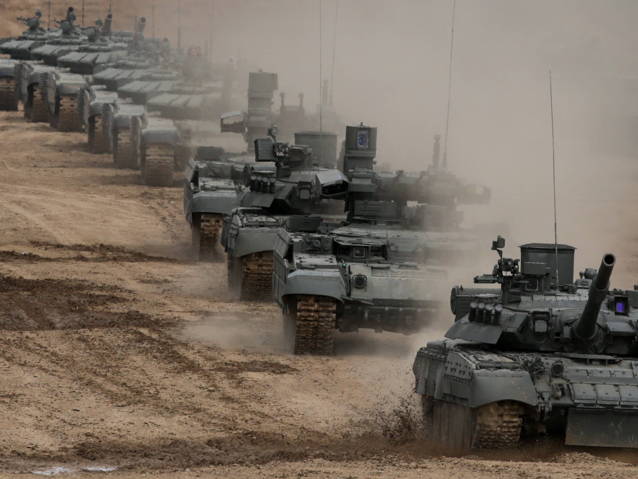 Jetzt schickt Putin seine Garde-Panzer! Truppen in Luhansk sollen 200 Panzer vom Typ T-90 M bekommen