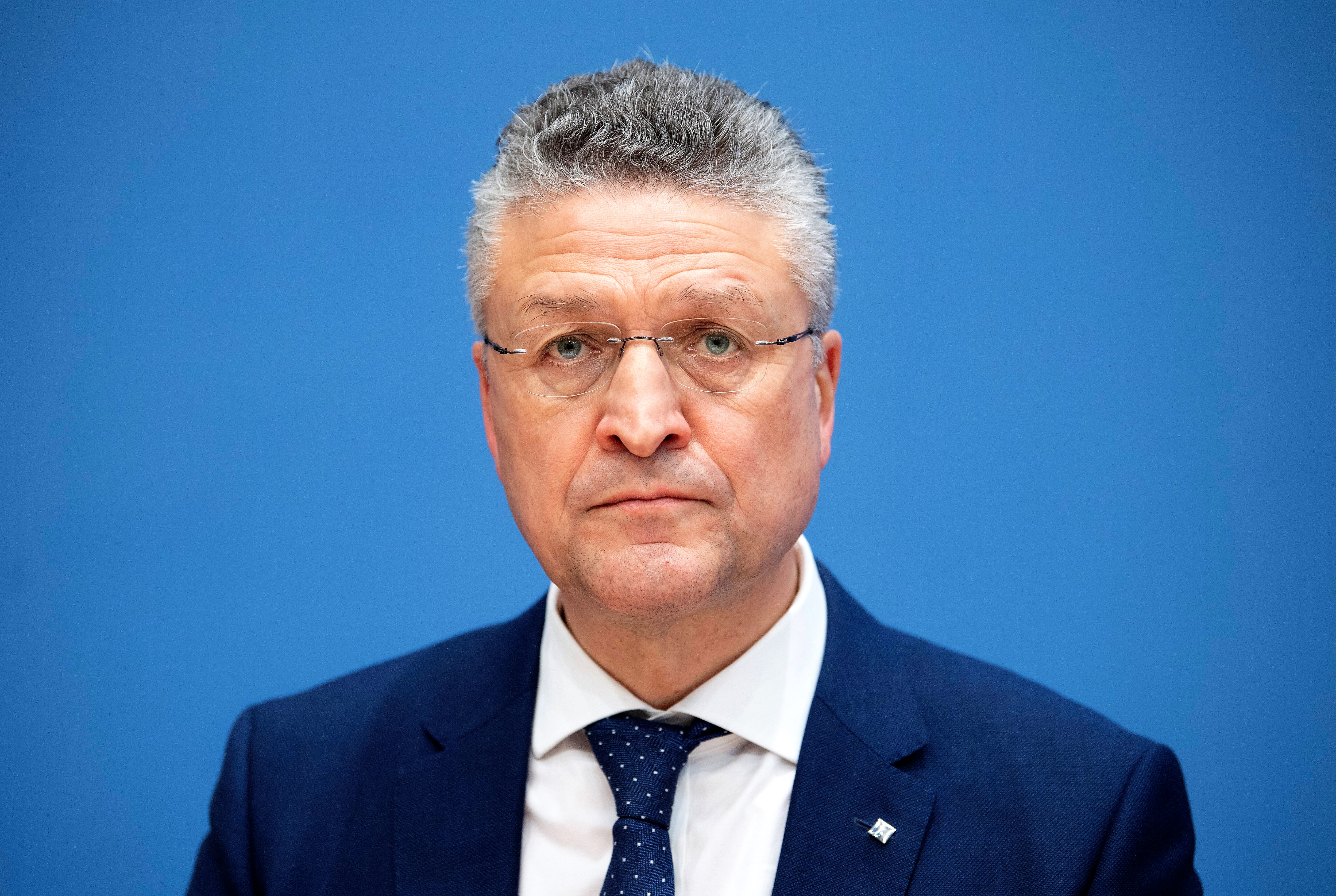 Corona-Zahlen steigen in gefährlichen Bereich! RKI warnt erneut  - Infektionszahlen in Deutschland steigen wieder!