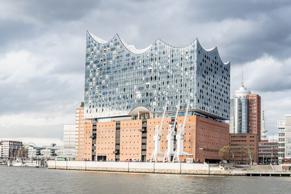 Wasserleiche treibt vor der Elphi! Schock in Hamburg - Wasserschutzpolizei im Großeinsatz!Leiche