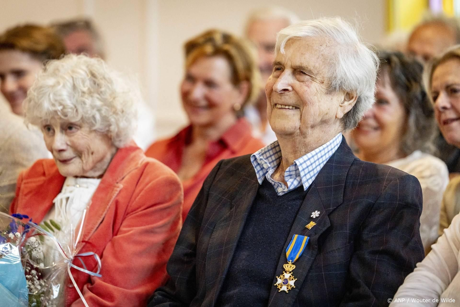 Legendarische decorontwerper Roland de Groot krijgt koninklijke erkenning – wat maakte hem zo bijzonder?