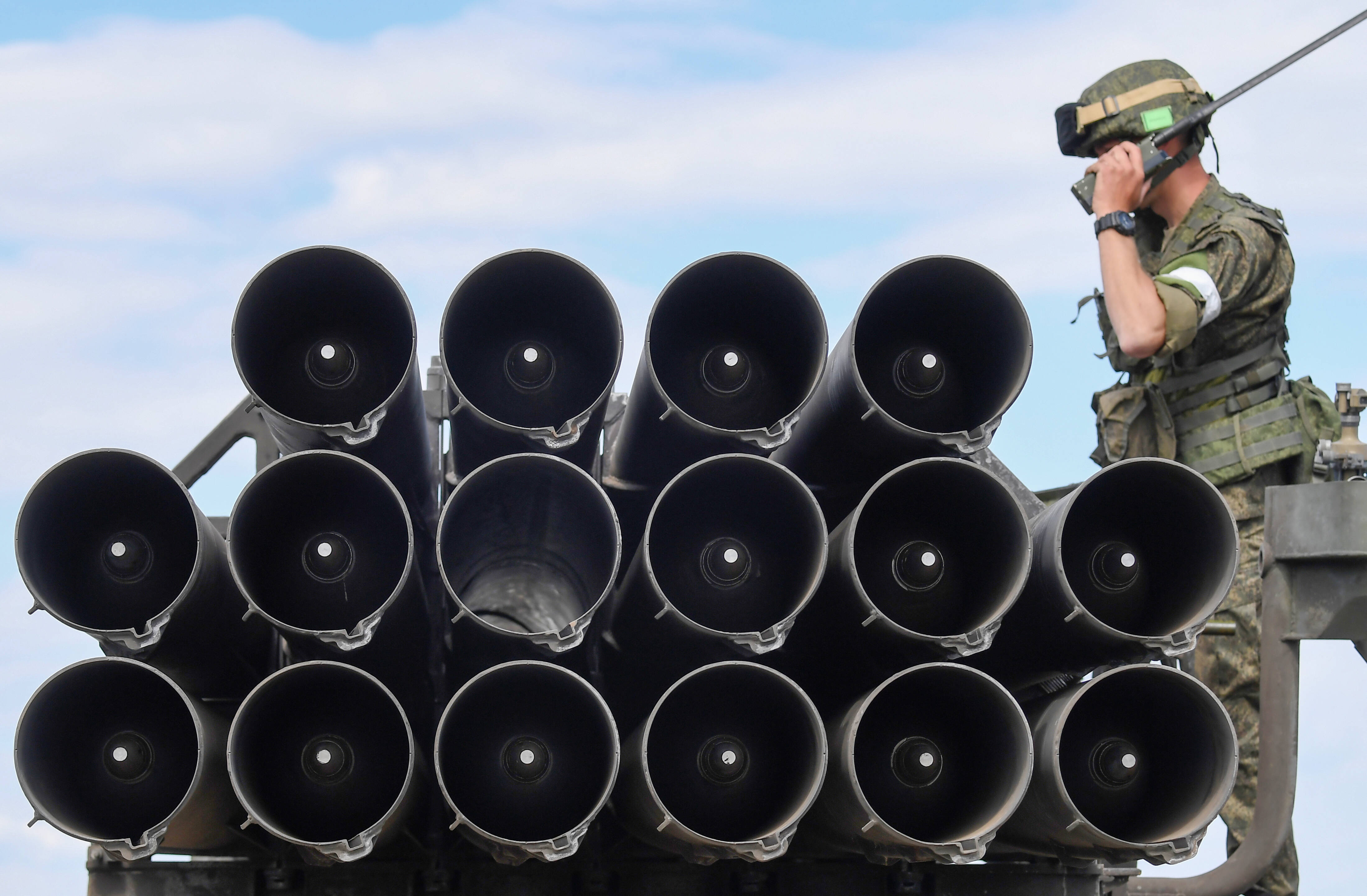 Putin richtet seine ATOMRAKETEN 🔥auf Europa und die USA! "Wir müssen Amerika und die NATO auf IHREM GEBIET treffen"!