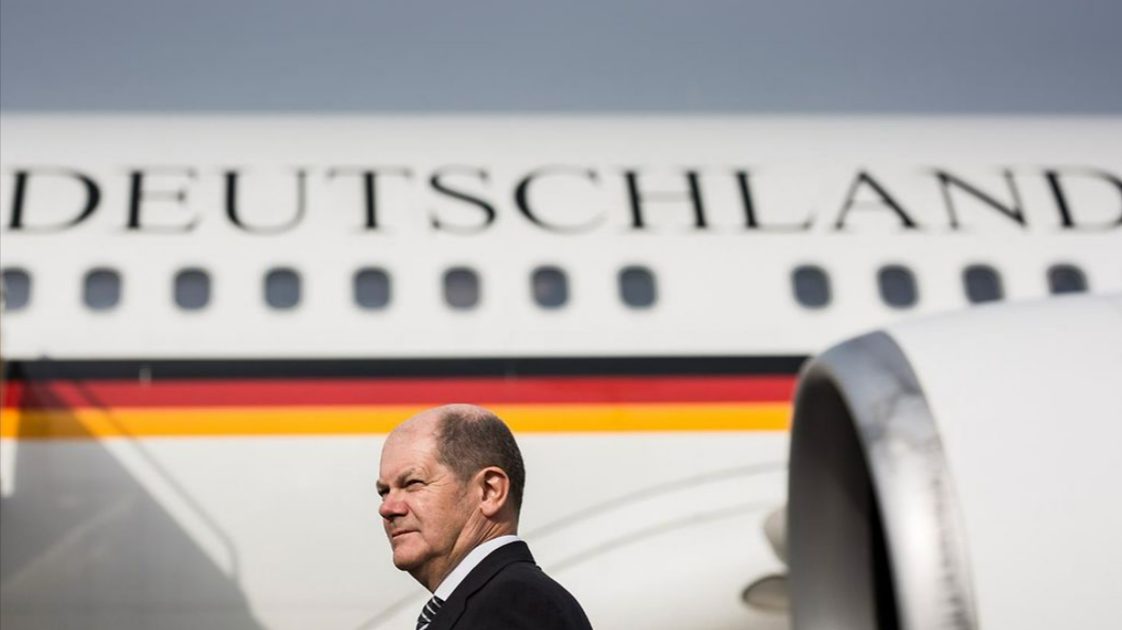 Bomben-Alarm für Kanzler-Flieger! Dramatische Bombenentschärfung stoppt Olaf Scholz!