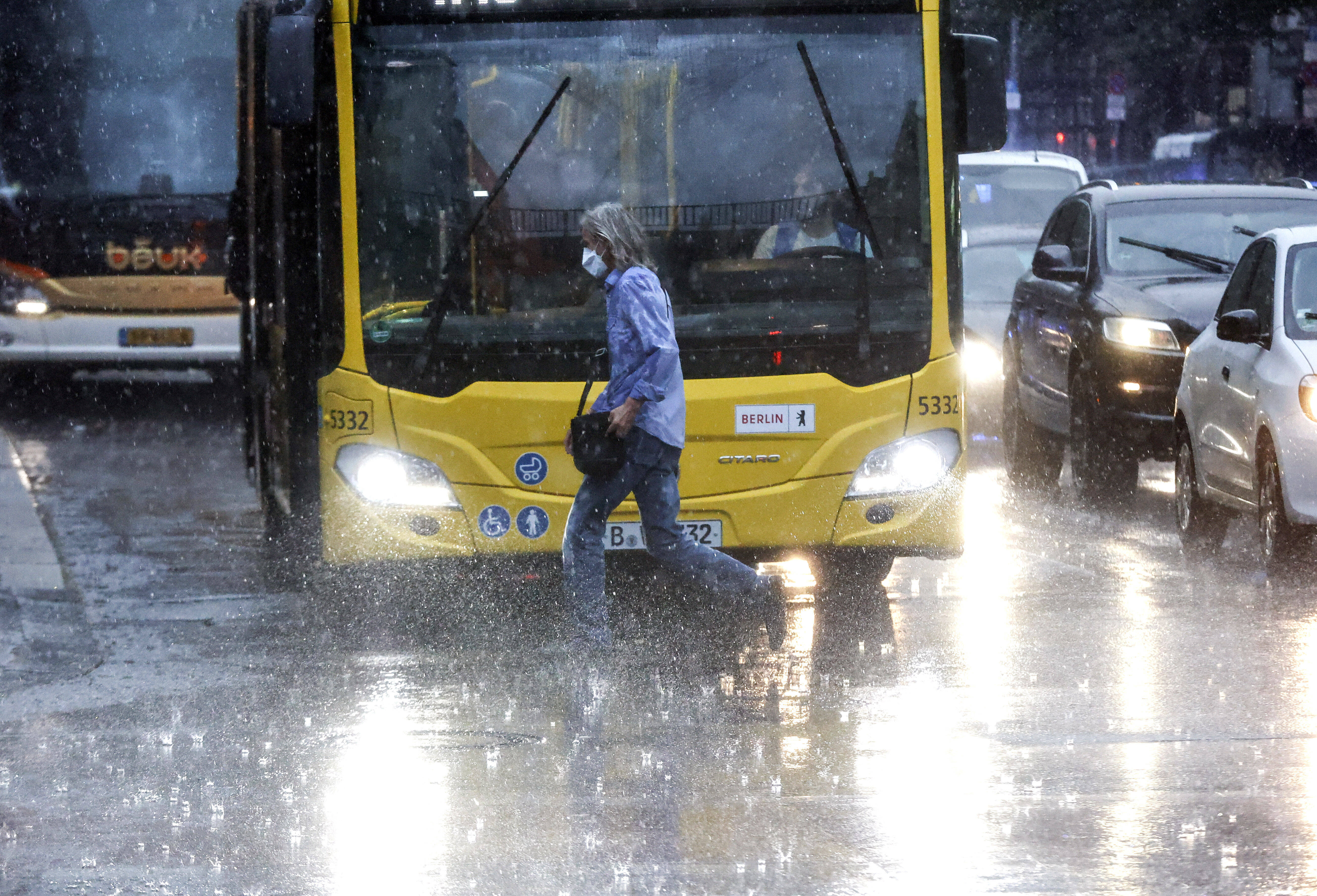  Wetter-Warnung für Deutschland! Sintflutartiger Regen! Meteorologen warnen: Bis zu 350 Liter Niederschlag!