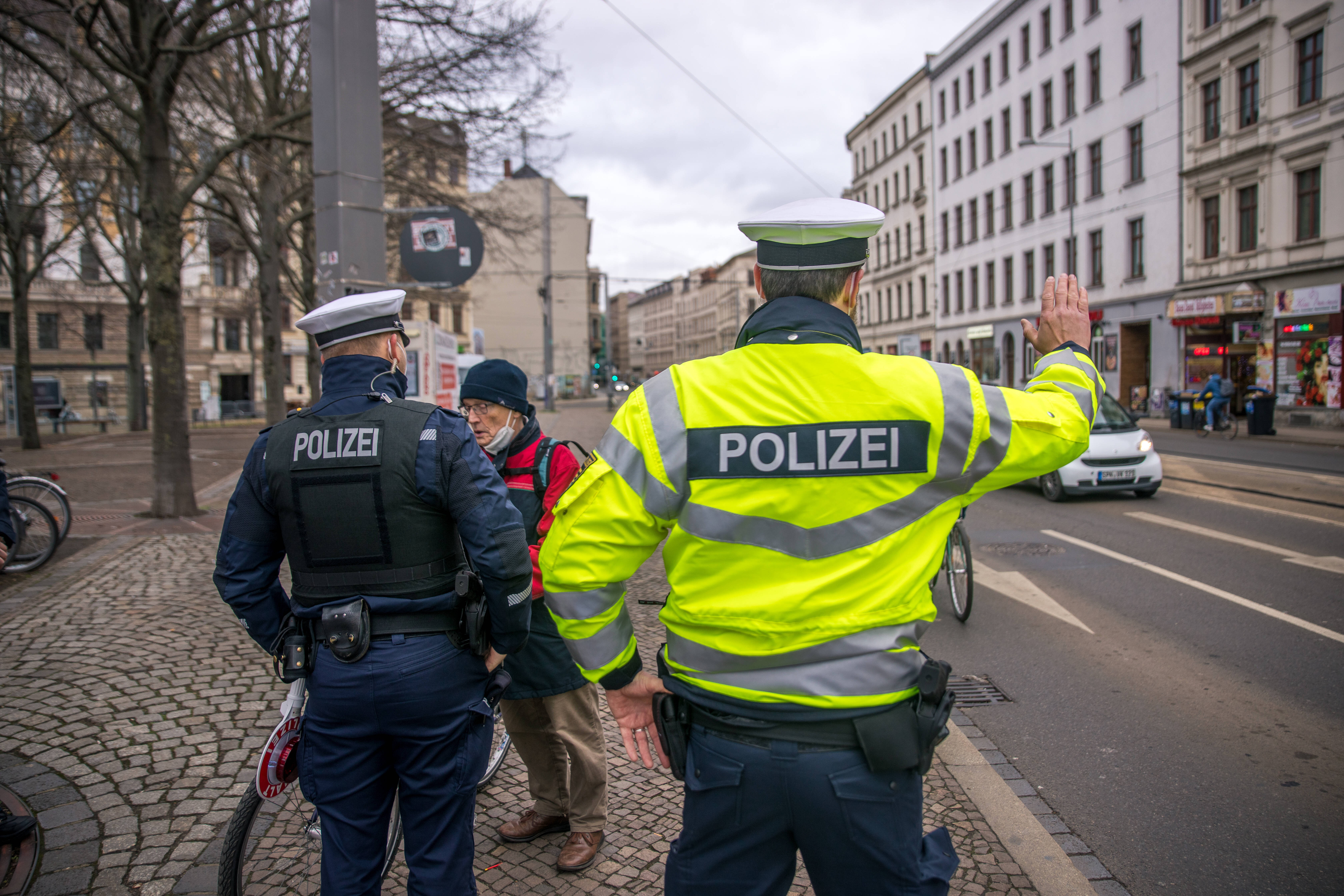 Auto rast in Fußänger! 89-jährige Rentnerin getötet und weitere Frau schwer verletzt