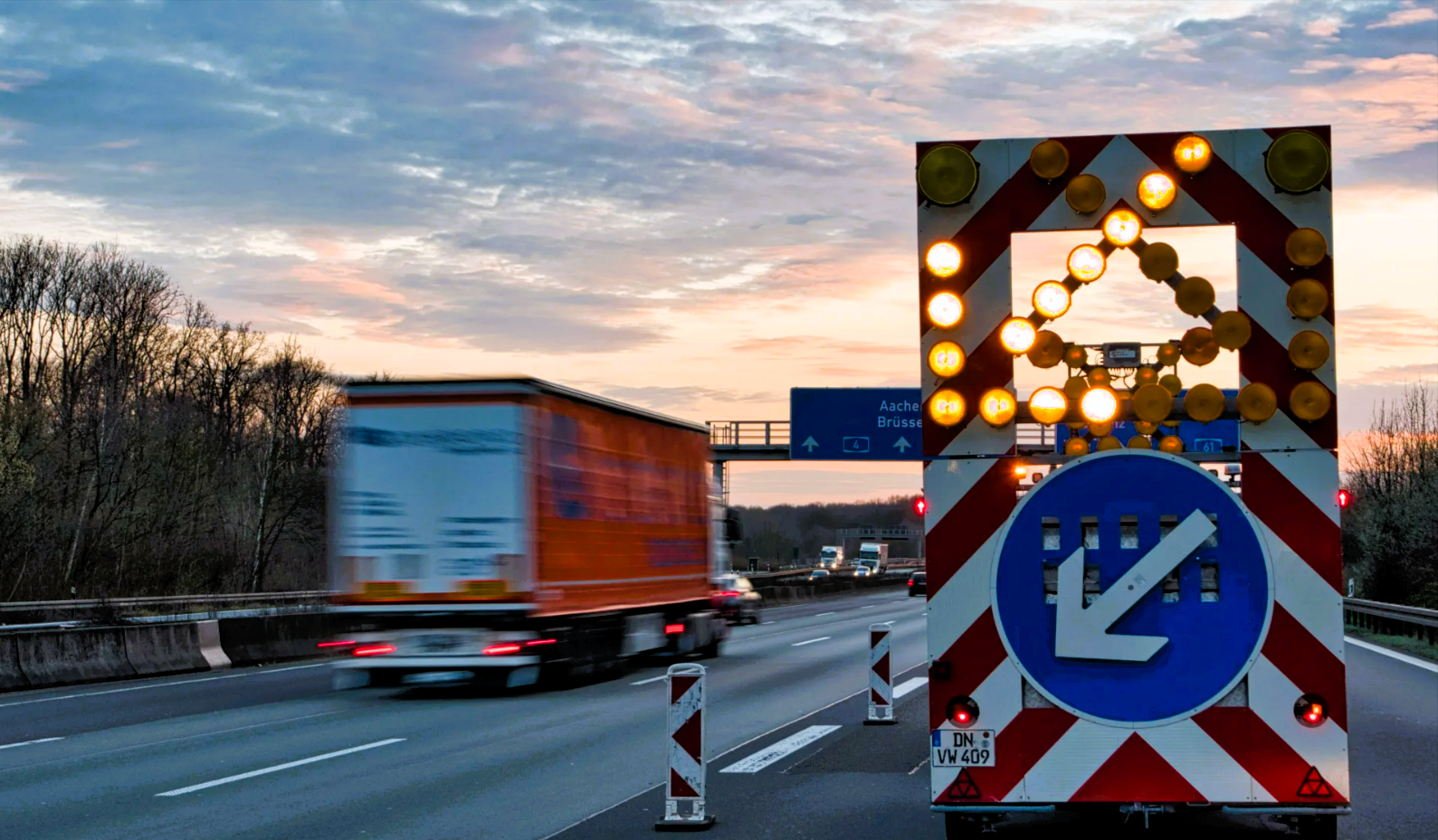 Massenkarambolage auf der Autobahn - Einsatzkräfte bestätigen 6 Verletzte - Autobahn mehrere Stunden gesperrt!