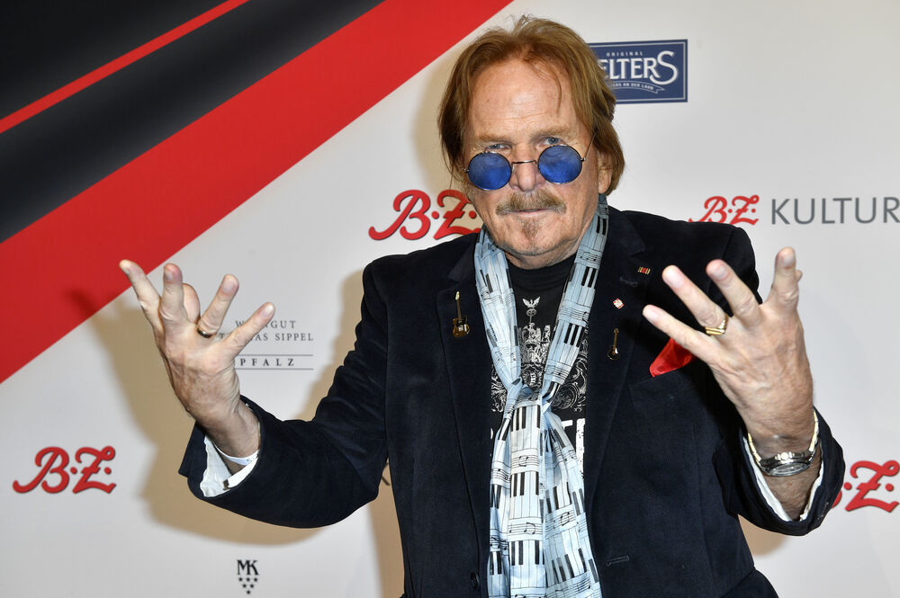 Frank Zander ins Krankenhaus eingeliefert! Fans besorgt - droht ein trauriger Abschied vom Kultstar?